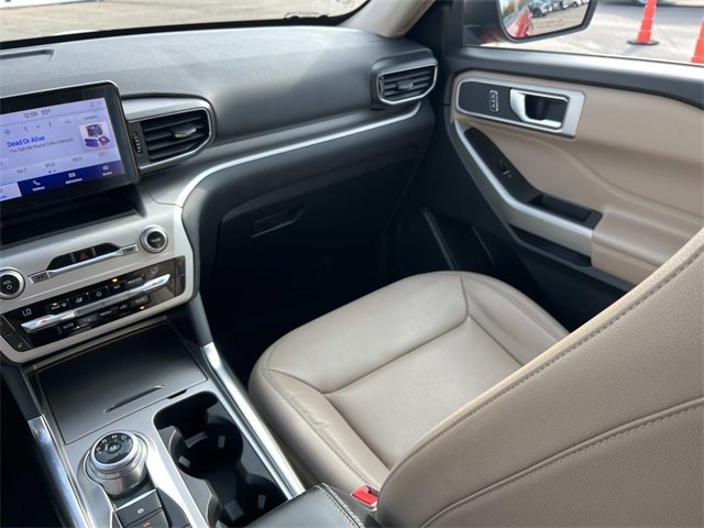 Certified 2021 Ford Explorer XLT w/ Equipment Group 202A image 15