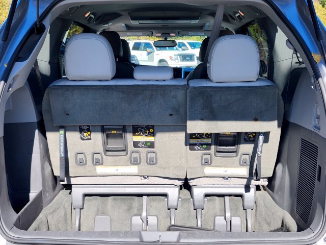Used 2017 Toyota Sienna XLE Premium w/ Outdoor Package AWD/4WD image 33