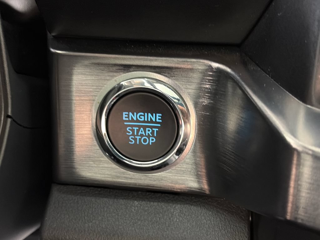 Certified 2025 Ford F350 Lariat AWD/4WD image 24