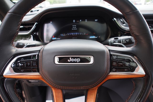 Used 2023 Jeep Grand Cherokee Summit AWD/4WD image 25