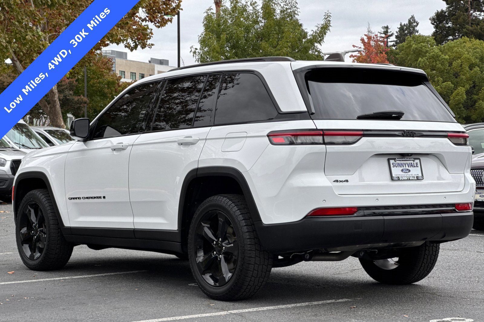 Used 2023 Jeep Grand Cherokee Altitude image 3