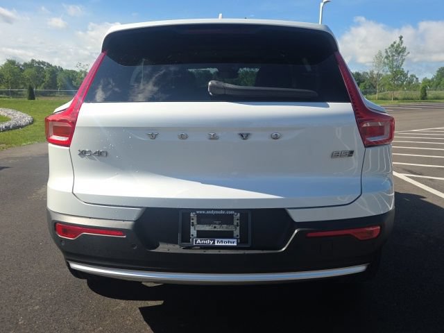 Used 2023 Volvo XC40 B5 Plus AWD/4WD image 9