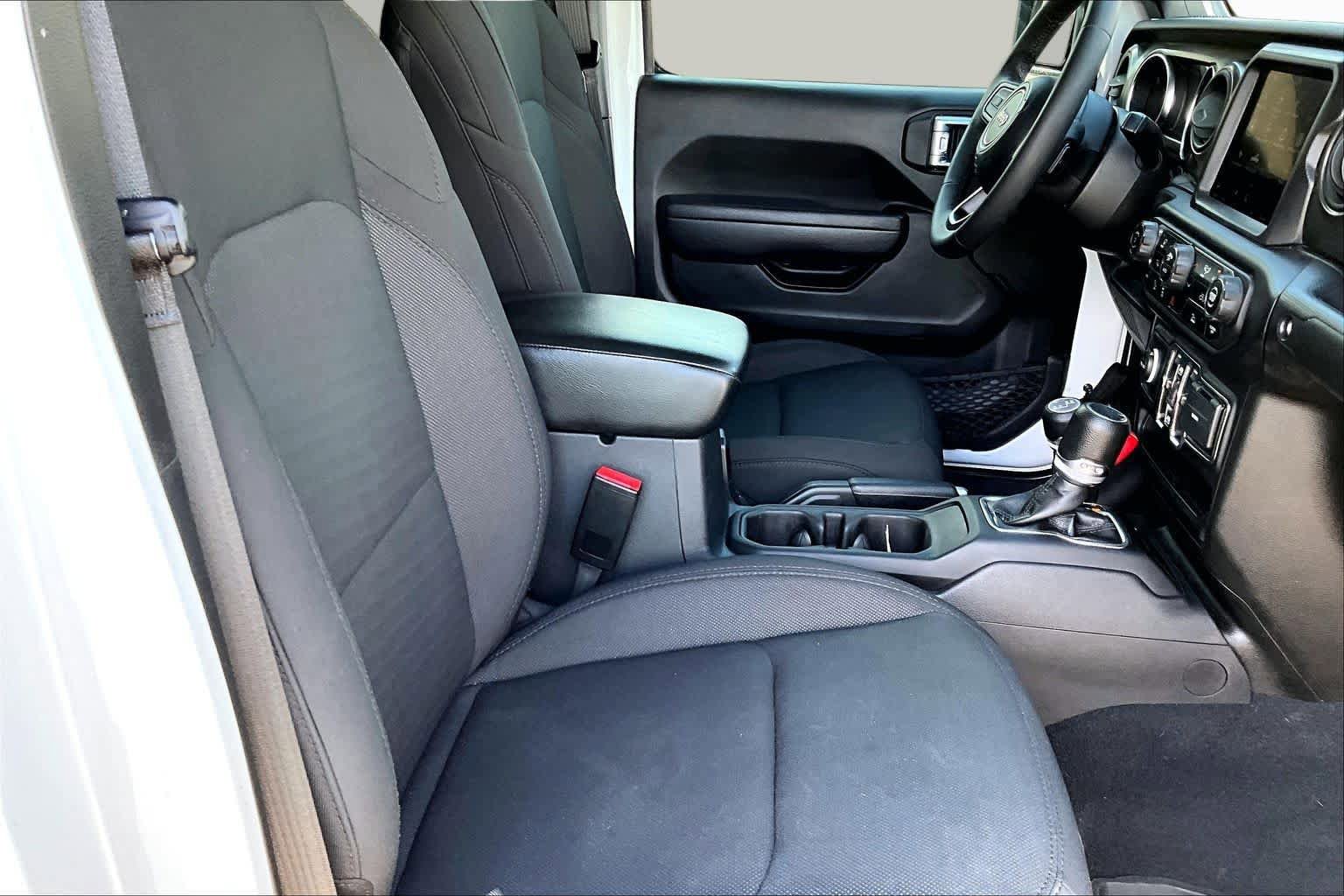 Used 2023 Jeep Gladiator Sport AWD/4WD image 9
