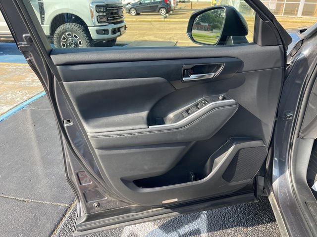 Used 2023 Toyota Highlander XLE FWD image 13