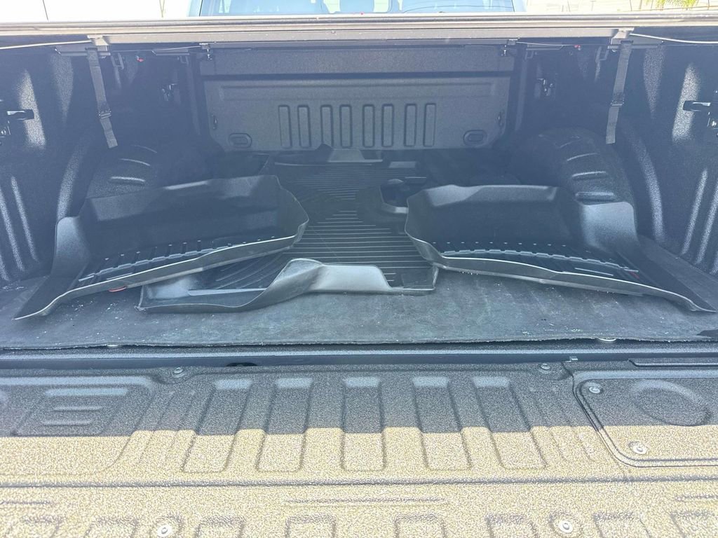 Certified 2023 Ford F250 XLT w/ Black Appearance Package AWD/4WD image 9