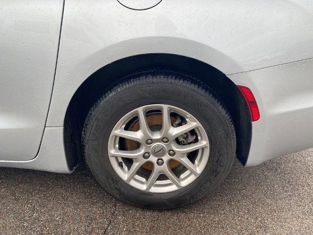 Used 2024 Chrysler Pacifica Touring-L image 14