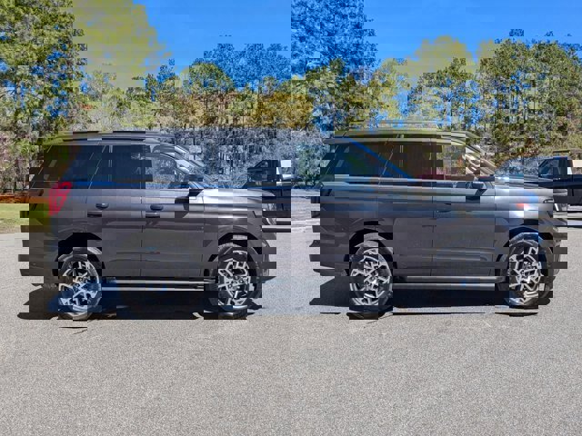 Certified 2025 Ford Expedition Active image 6