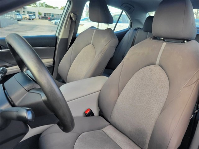 Used 2022 Toyota Camry LE image 19