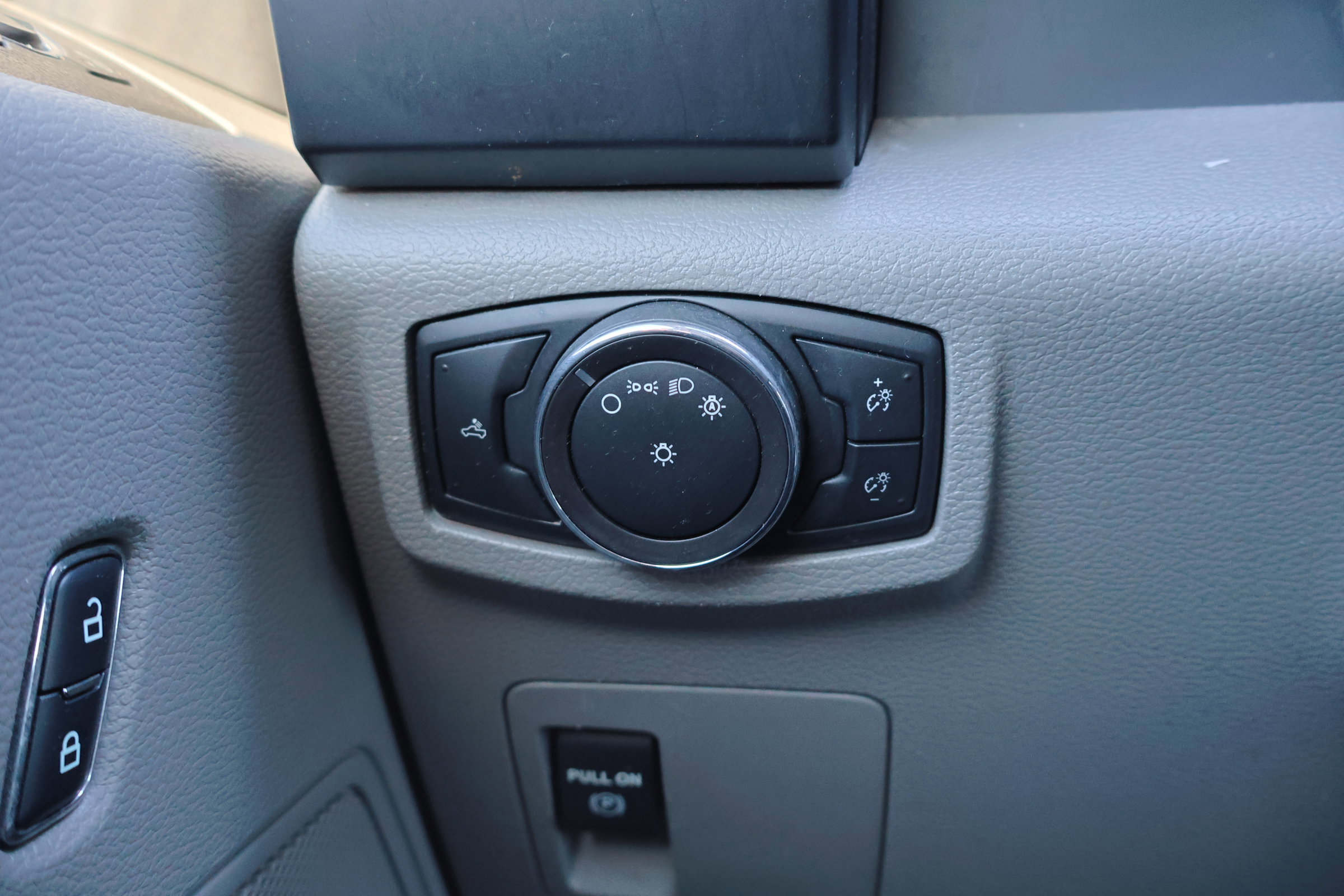 Certified 2018 Ford F150 XL w/ Equipment Group 101A Mid image 19