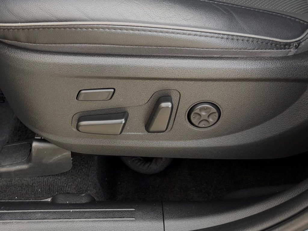 Used 2023 Hyundai Santa Fe Limited AWD/4WD image 19