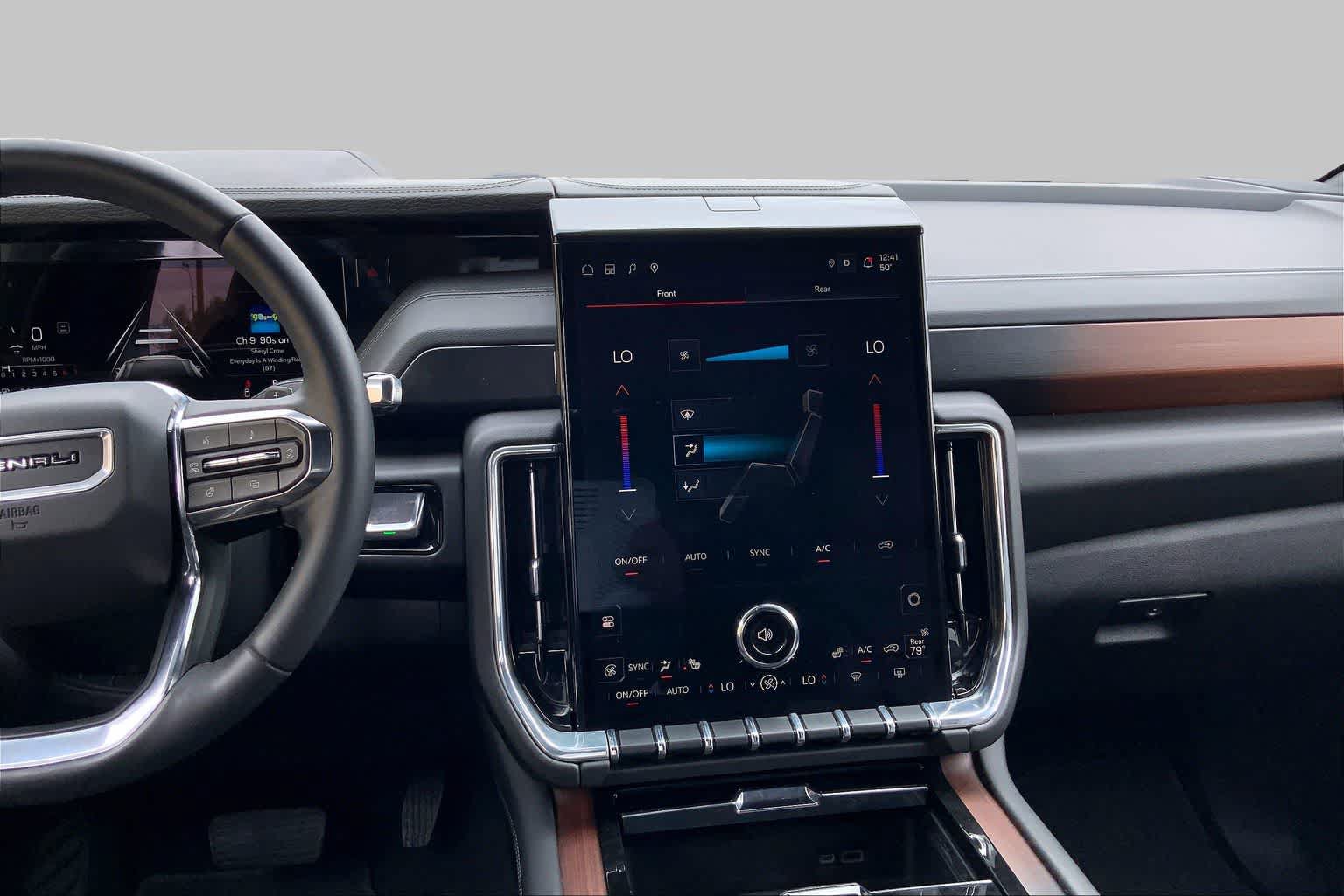 Used 2025 GMC Yukon XL Denali AWD/4WD image 7