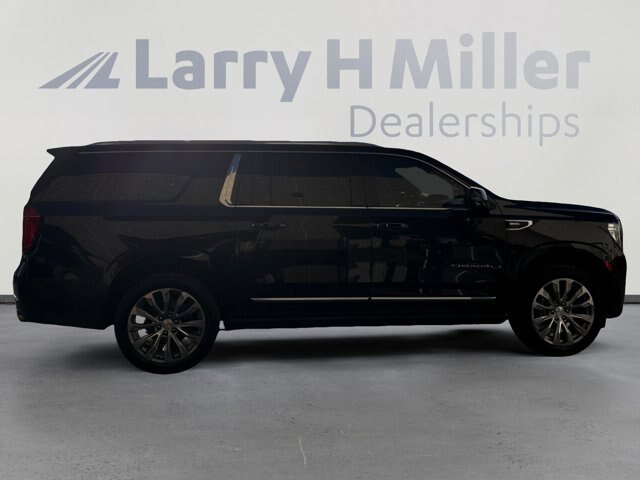 Used 2021 GMC Yukon XL Denali w/ Denali Ultimate Package AWD/4WD image 6