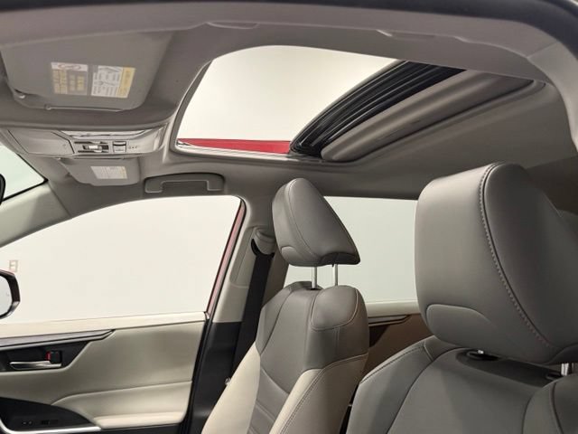 Used 2019 Toyota RAV4 XLE Premium FWD image 30