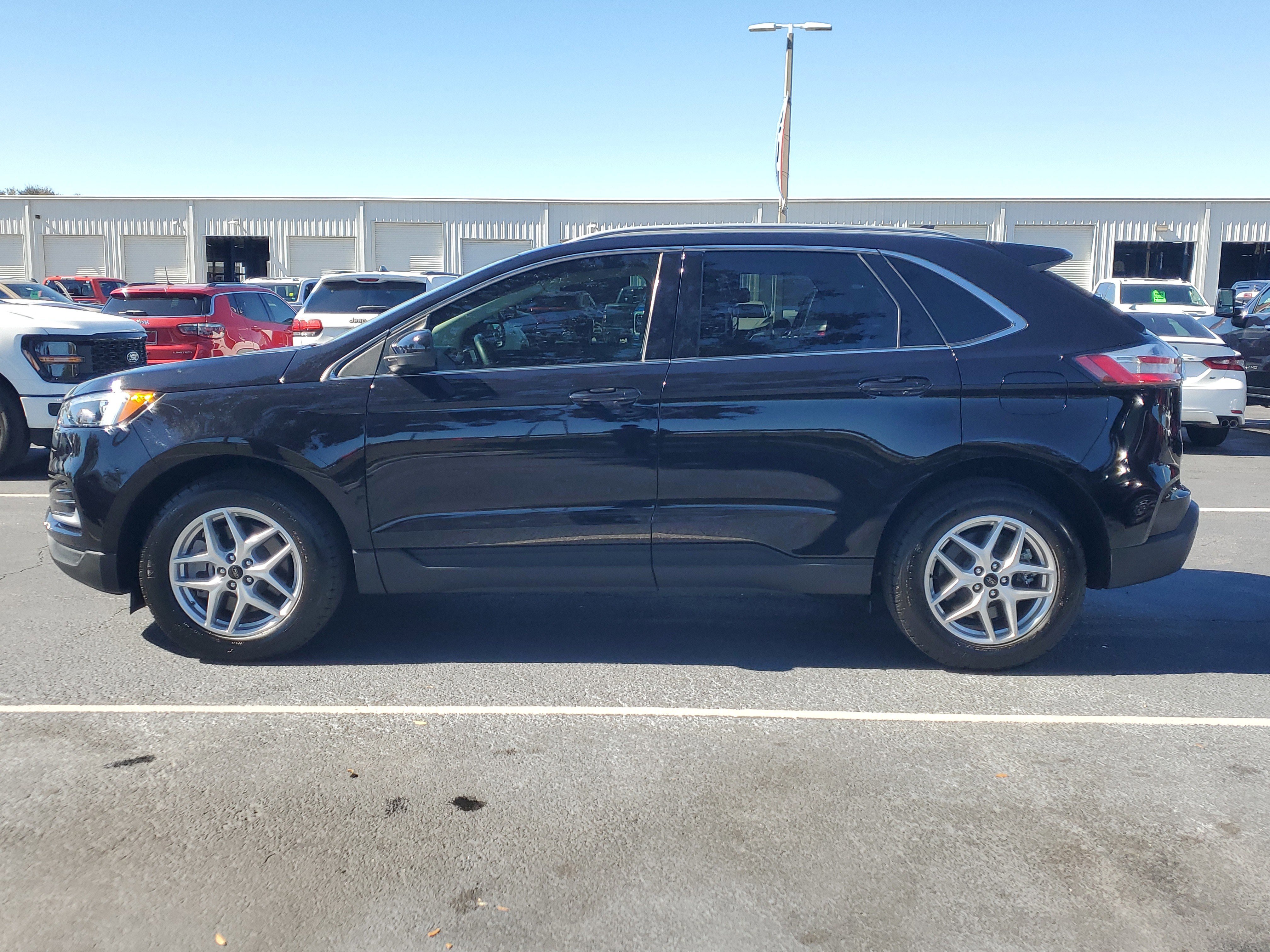 Certified 2024 Ford Edge SEL image 4