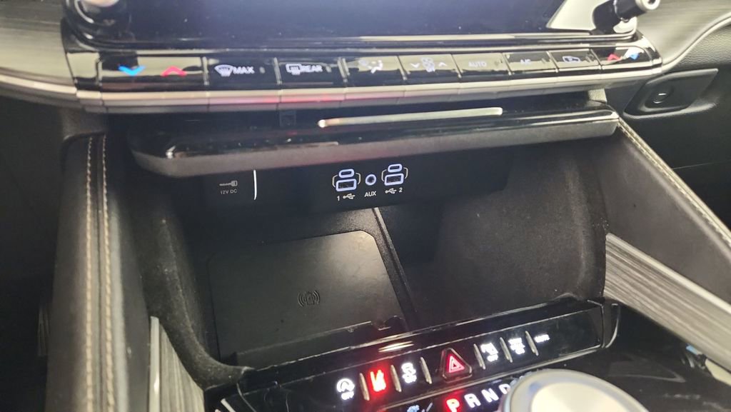 Used 2024 Jeep Wagoneer L Series II w/ Flexible Seating Group image 16