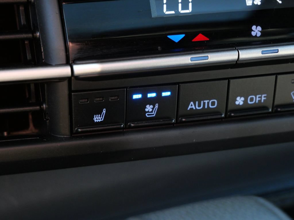 Used 2023 Toyota Sienna XSE AWD/4WD image 31