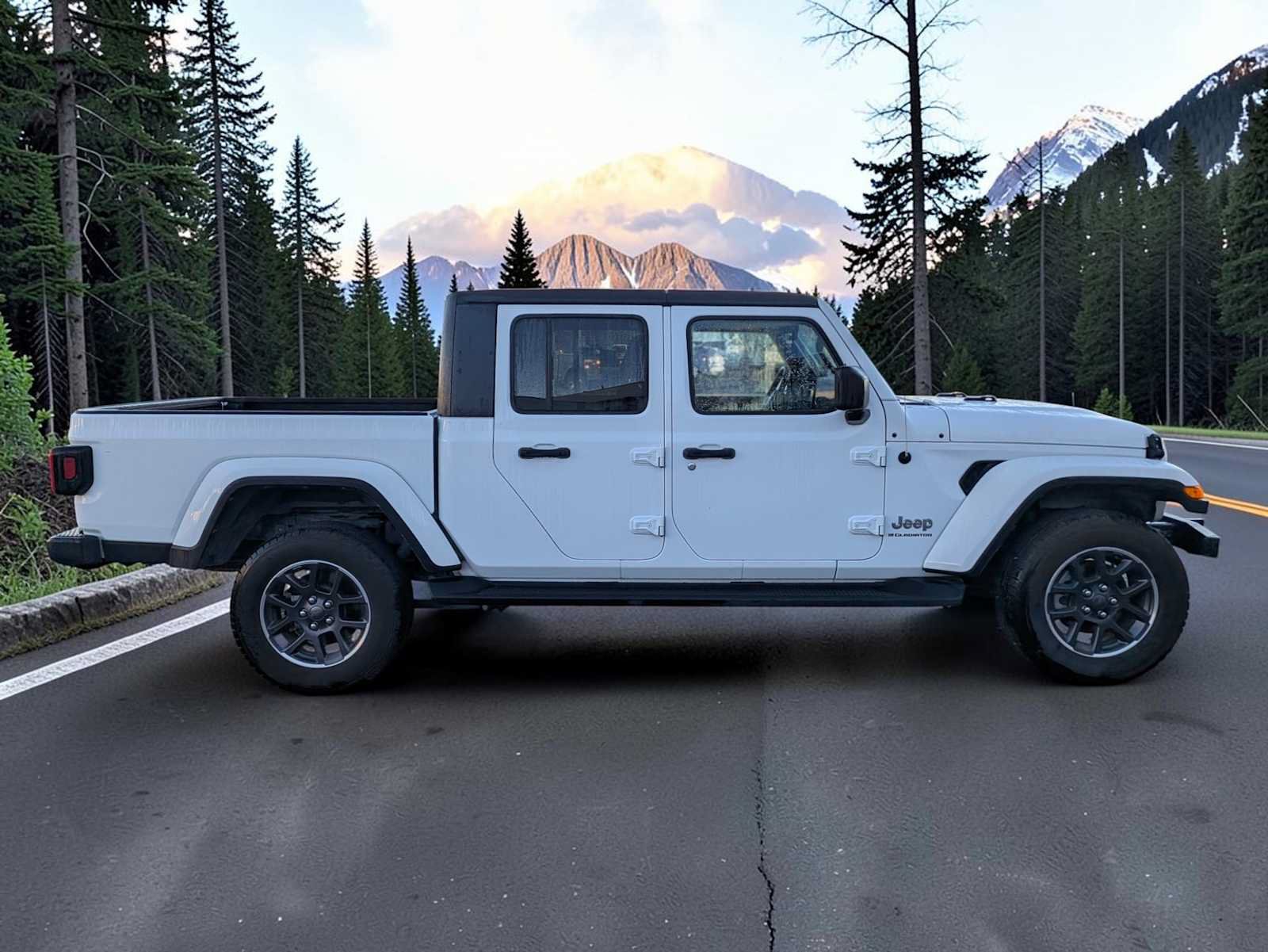 Used 2023 Jeep Gladiator Overland w/ Popular Equipment Package AWD/4WD image 6