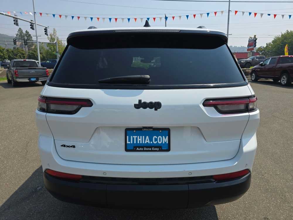 Used 2023 Jeep Grand Cherokee L Laredo AWD/4WD image 4