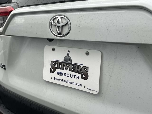Used 2025 Toyota RAV4 XLE Premium FWD image 5