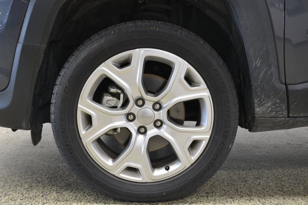 Used 2023 Jeep Renegade Limited w/ Sun/Sound Group AWD/4WD image 11