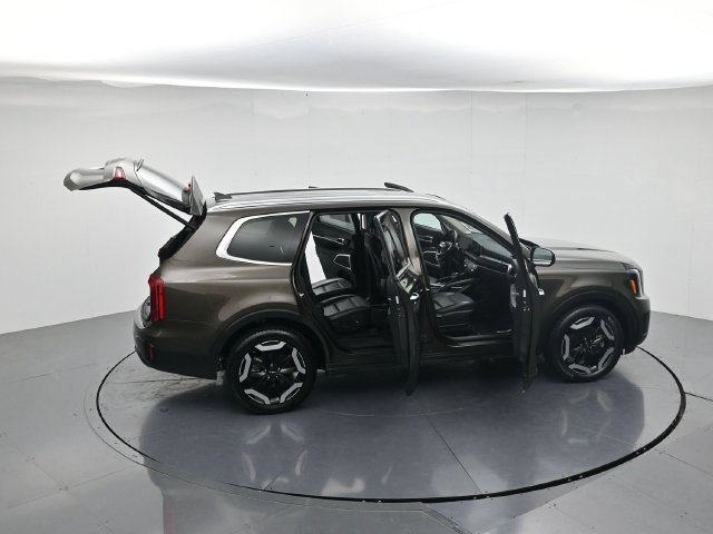 Used 2025 Kia Telluride S FWD image 48