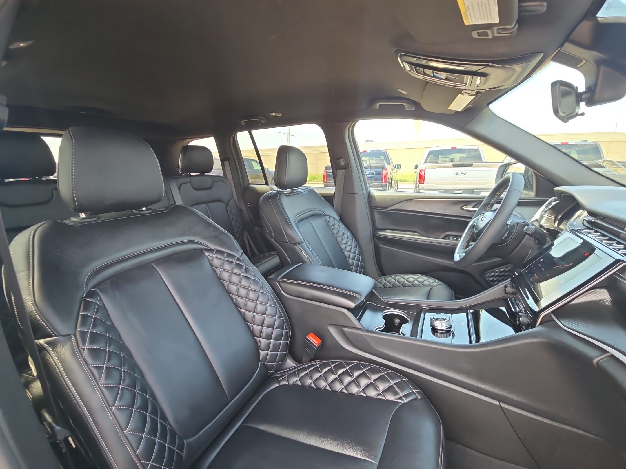 Used 2025 Jeep Grand Cherokee Laredo RWD image 30