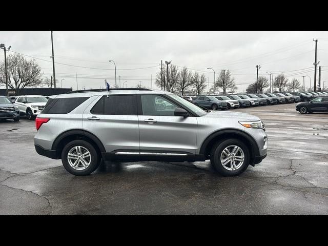 Certified 2023 Ford Explorer XLT w/ Equipment Group 202A AWD/4WD image 3