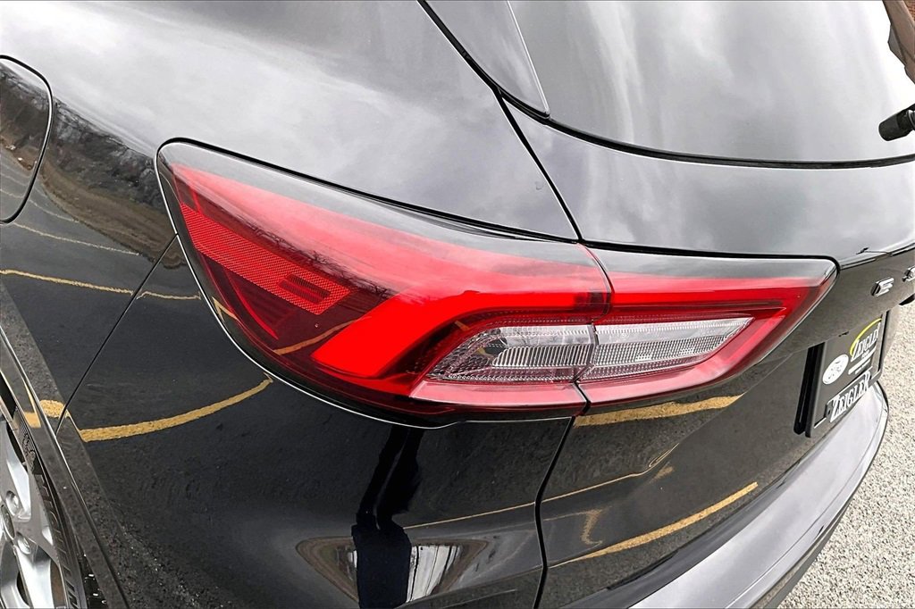 Certified 2023 Ford Escape ST-Line Select w/ Tech Pack #2 image 28