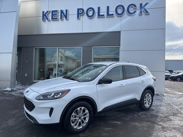 Certified 2022 Ford Escape SE w/ Cold Weather Package image 2