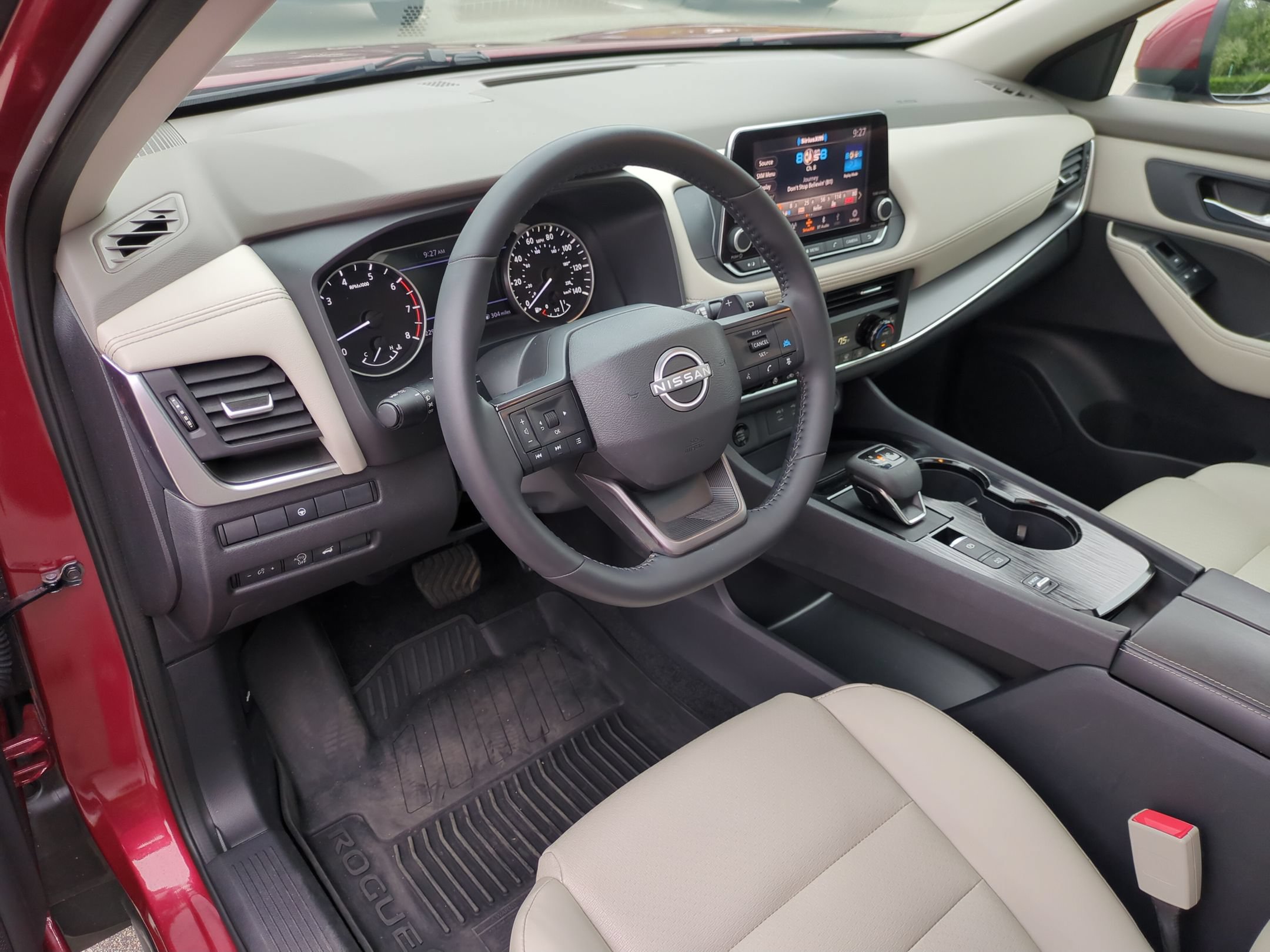 Used 2025 Nissan Rogue SV w/ SV Premium Package FWD image 16