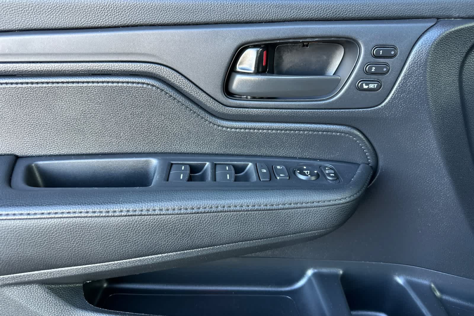 Used 2025 Honda Odyssey Sport-L image 12