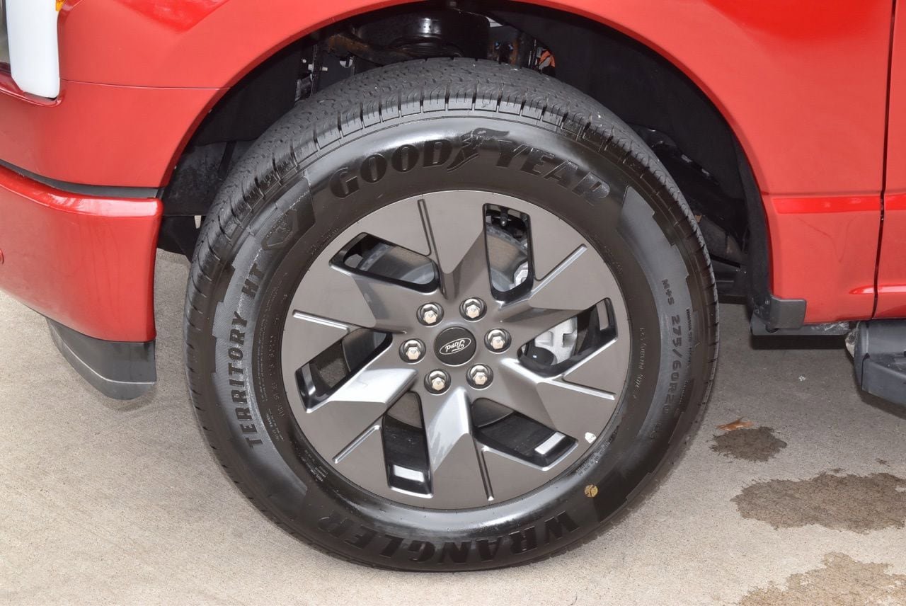 Certified 2025 Ford F150 Lightning Flash AWD/4WD image 39