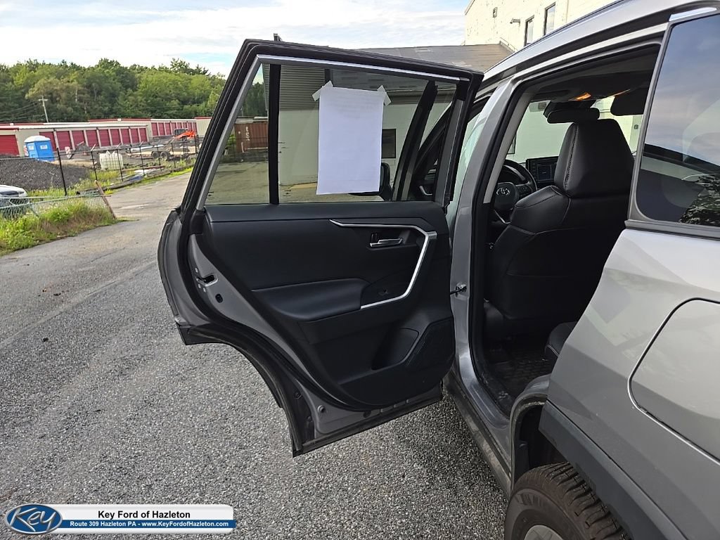 Used 2021 Toyota RAV4 XLE Premium AWD/4WD image 36