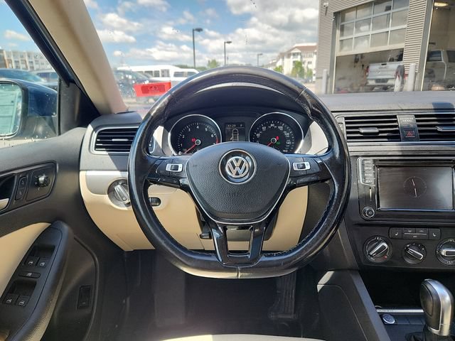 Used 2017 Volkswagen Jetta SE FWD image 9