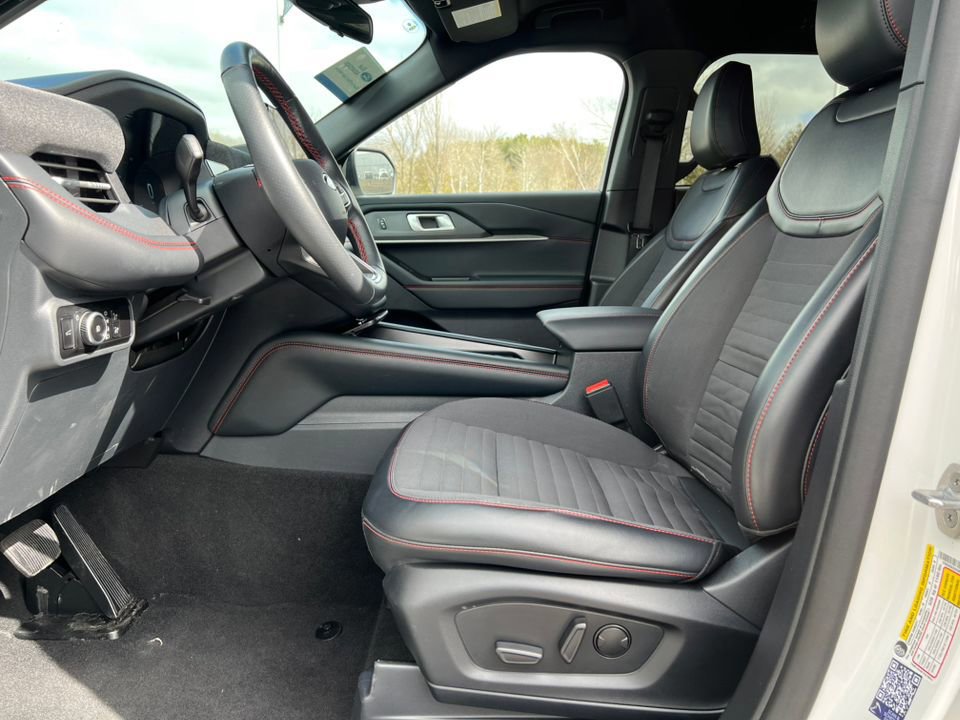 Certified 2025 Ford Explorer ST-Line image 10