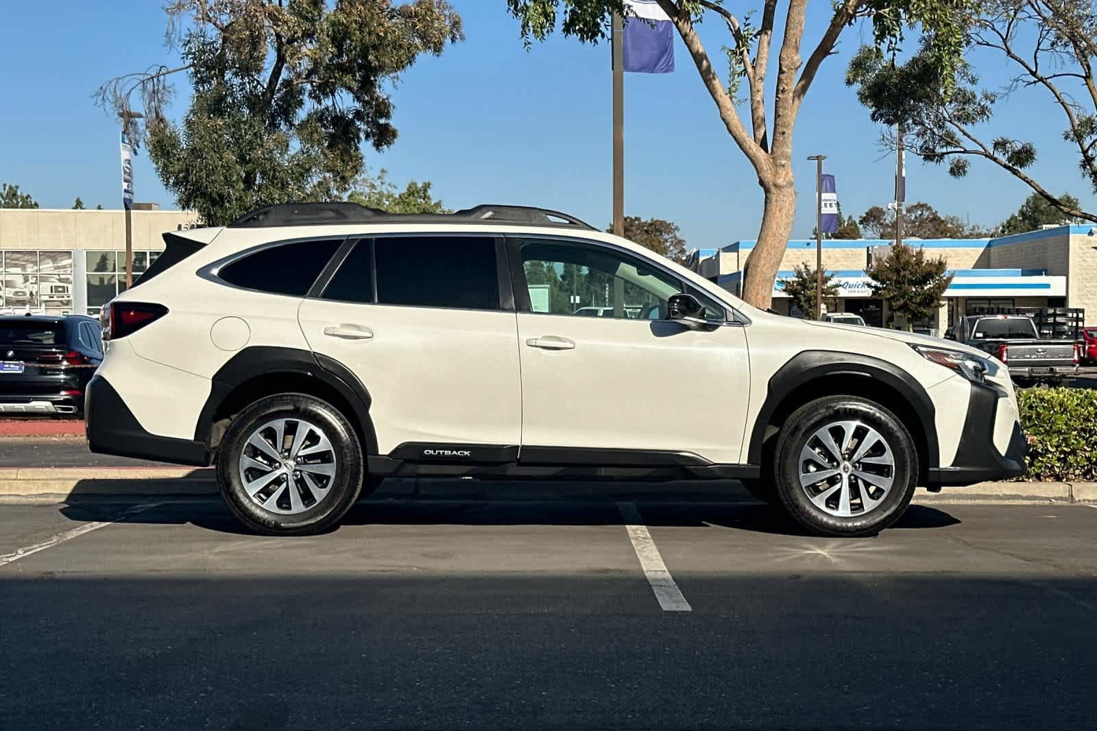 Used 2023 Subaru Outback Premium AWD/4WD image 9