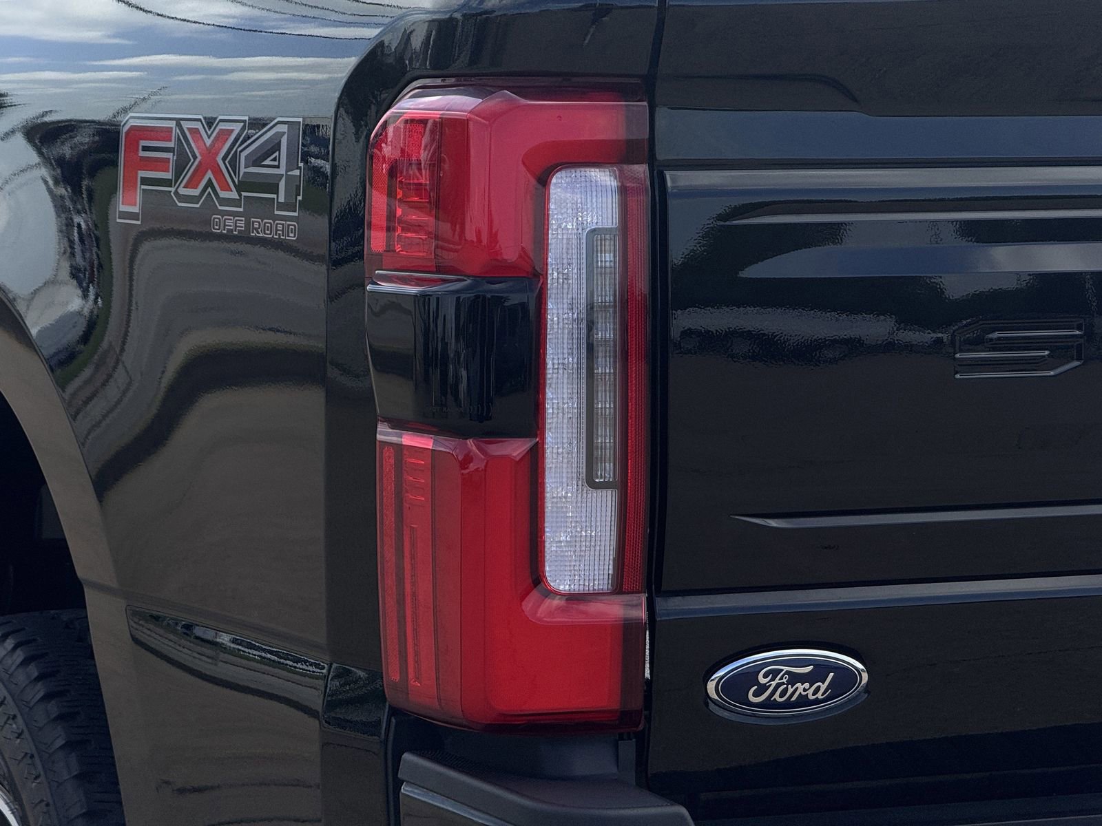 Certified 2025 Ford F250 Platinum AWD/4WD image 13