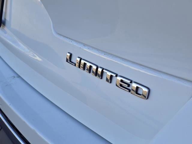 Used 2023 Jeep Grand Cherokee L Limited w/ Luxury Tech Group II image 11