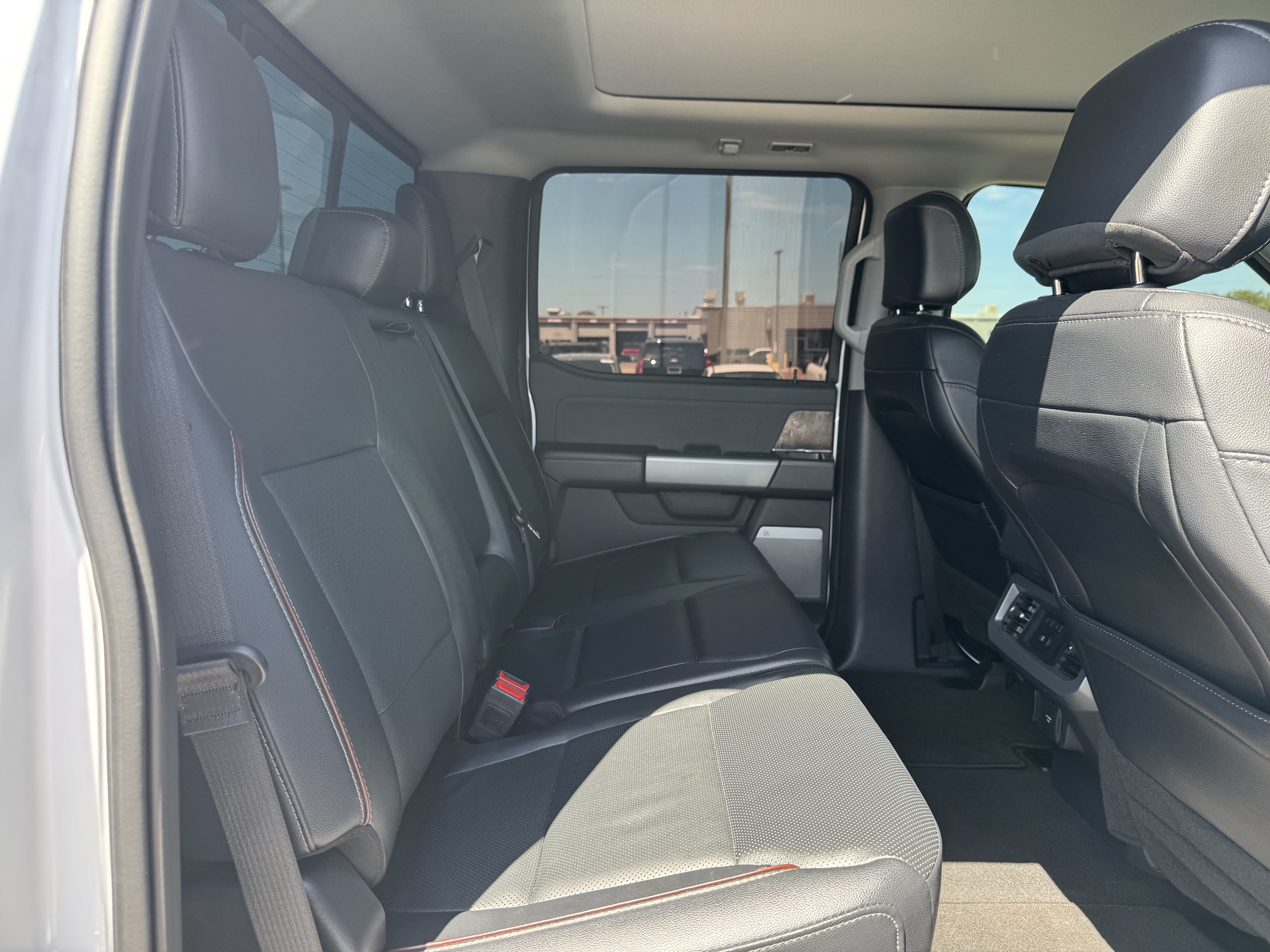 Certified 2024 Ford F250 Lariat w/ Lariat Ultimate Package AWD/4WD image 31