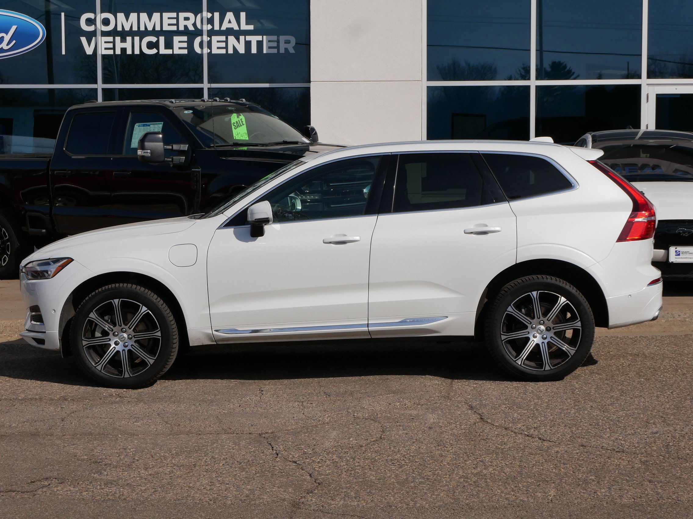 Used 2019 Volvo XC60 T8 Inscription w/ Advanced Package image 2