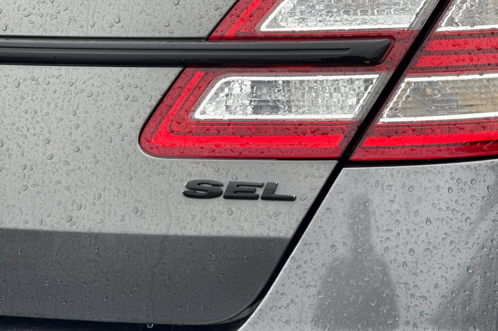 Certified 2017 Ford Taurus SEL w/ Equipment Group 201A FWD image 32