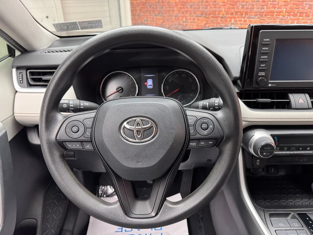Used 2021 Toyota RAV4 XLE FWD image 13