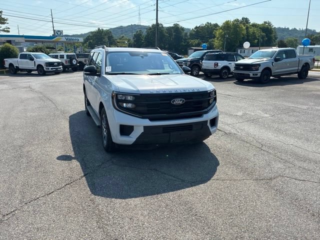 Certified 2025 Ford Expedition Active AWD/4WD image 3