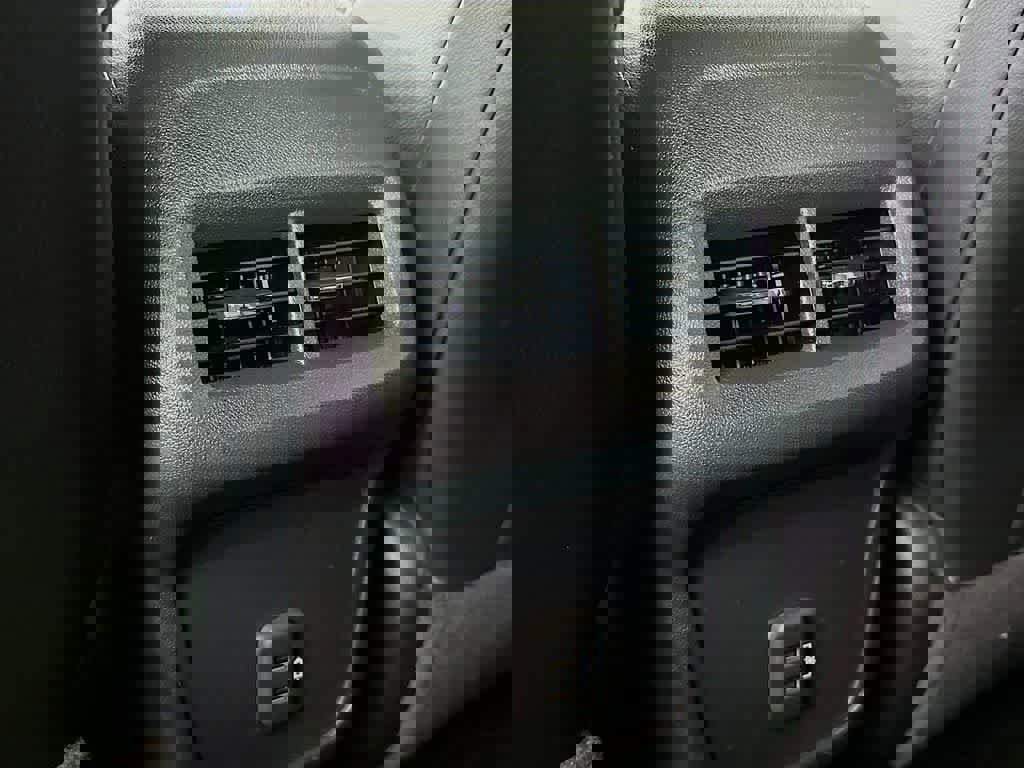 Used 2022 Chevrolet Equinox RS w/ RS Leather Package image 13