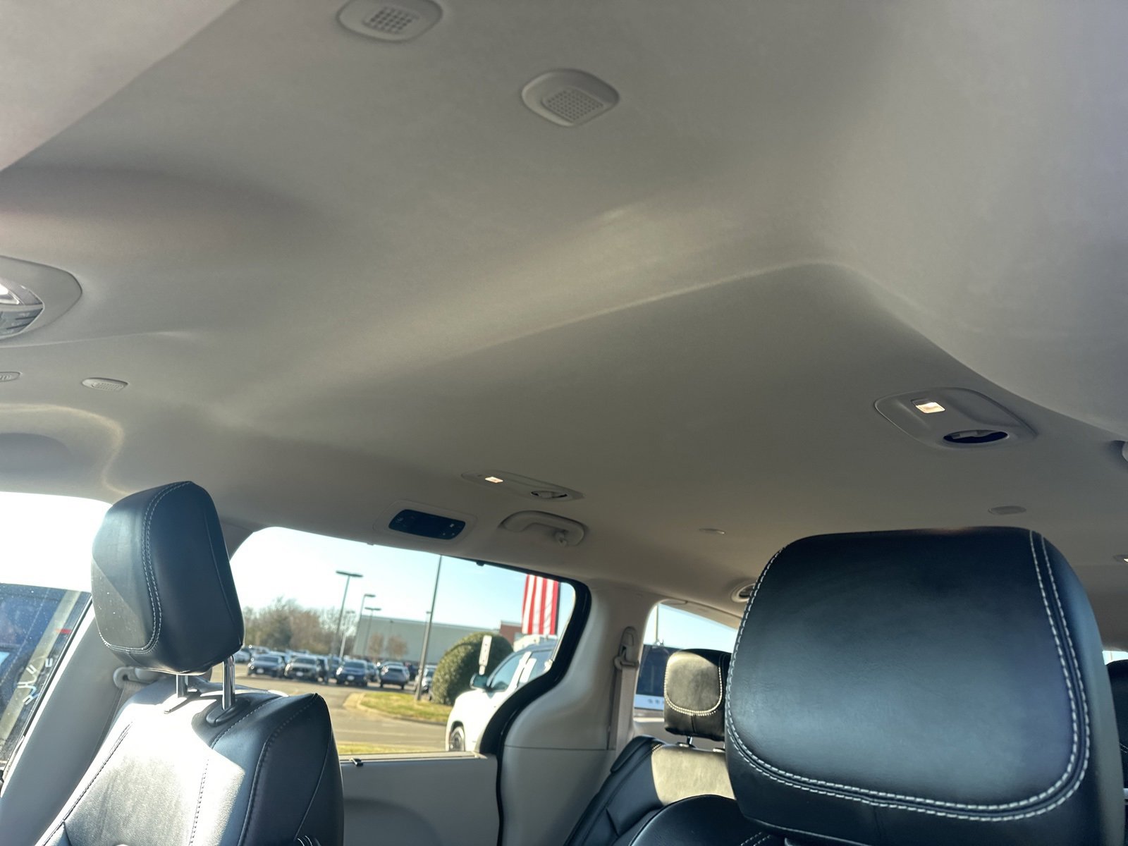 Used 2024 Chrysler Pacifica Touring-L image 23