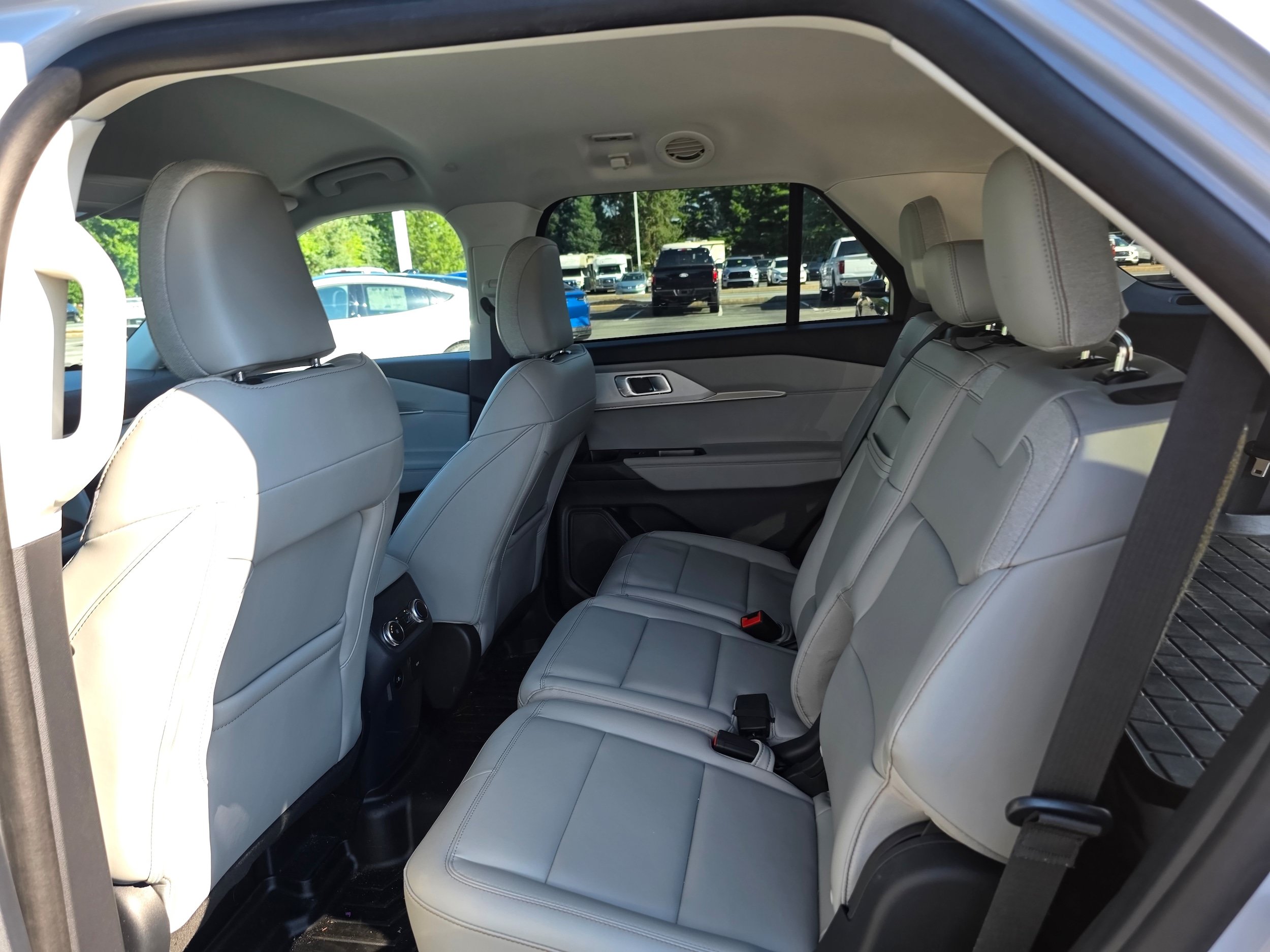Certified 2025 Ford Explorer Active w/ Active Comfort Package AWD/4WD image 10