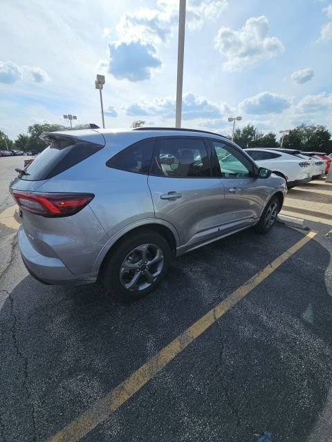 Certified 2024 Ford Escape ST-Line w/ Tech Pack #1 AWD/4WD image 3