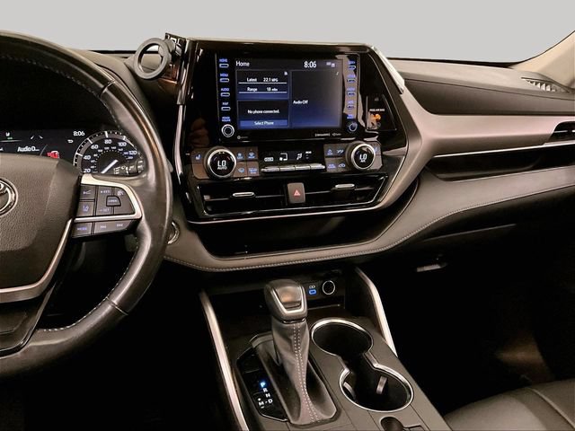 Used 2022 Toyota Highlander XLE AWD/4WD image 6