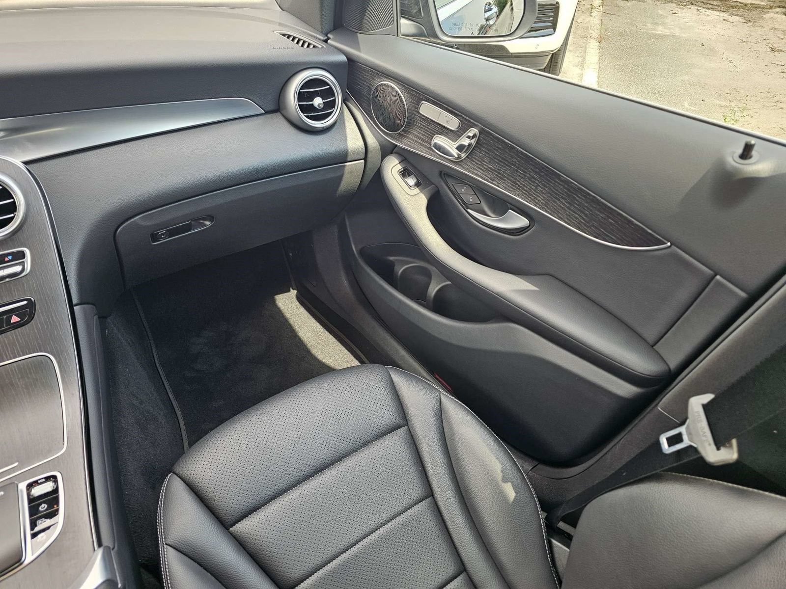 Used 2022 Mercedes-Benz GLC 300 4MATIC w/ Multimedia Package Lite image 19