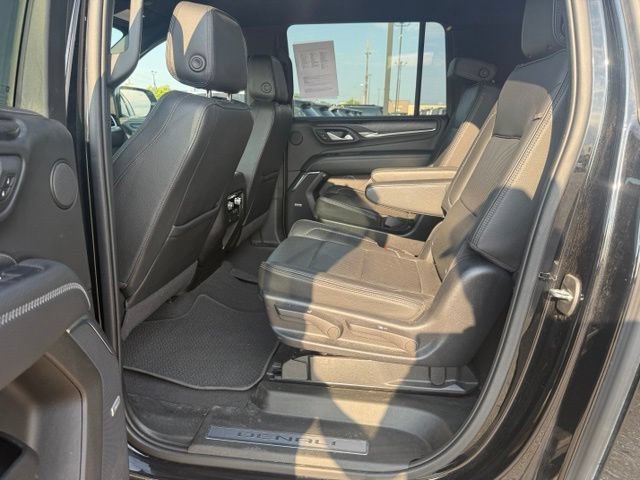 Used 2022 GMC Yukon XL Denali AWD/4WD image 16